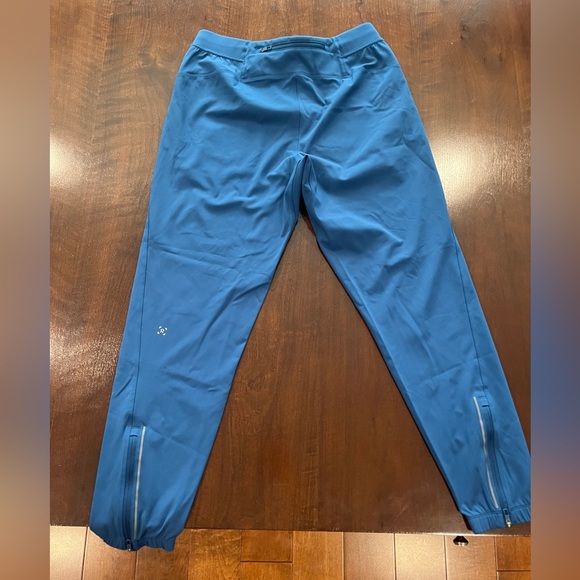 Lululemon pants - Picture 2 of 6